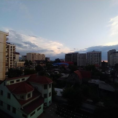 Апартаменти Aura On Turusbekova Street 124 Бішкек Екстер'єр фото